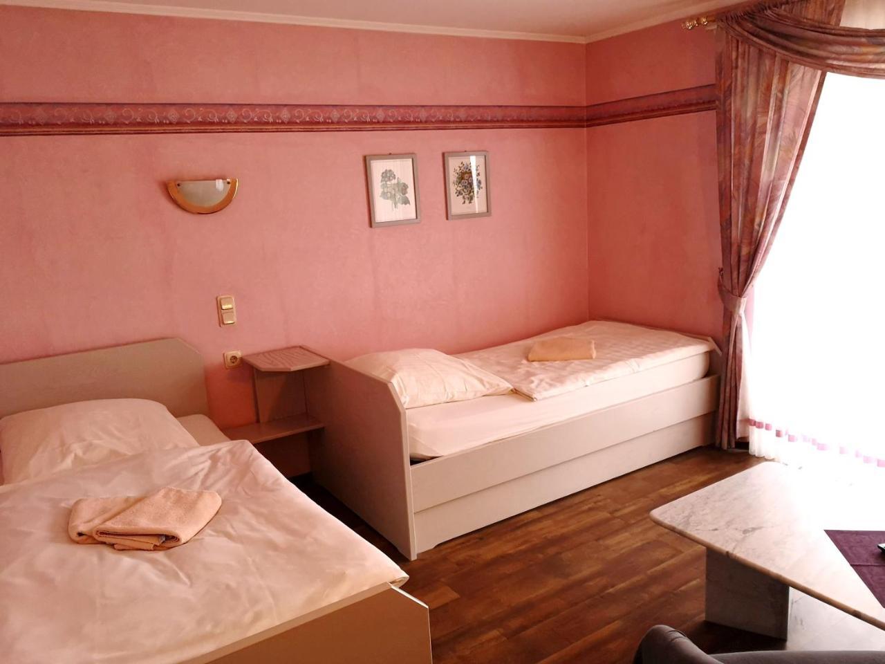 Gasthaus "Zur Alten Dorfschmiede" Metterich Kültér fotó