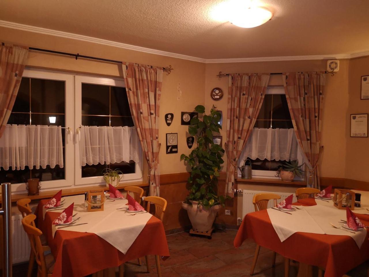 Gasthaus "Zur Alten Dorfschmiede" Metterich Kültér fotó